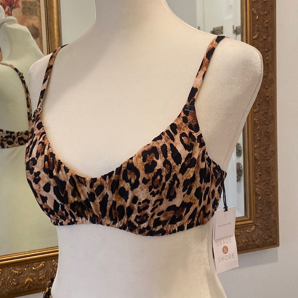 Leopard swimsuit top